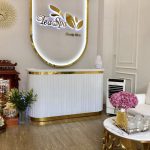 Mẫu vật trang trí quầy lễ tân đẹp